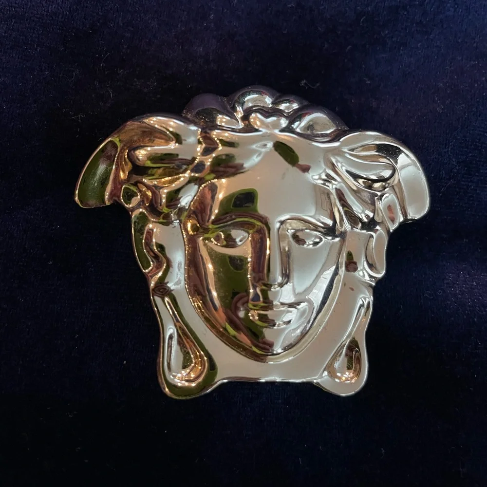 Famous Medusa Buckle Golden Tint one size